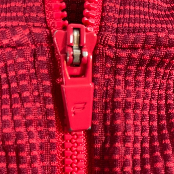 Fabletics Jenny Seamless Cropped Red Zip Jacket - Medium - Picture 7 of 13